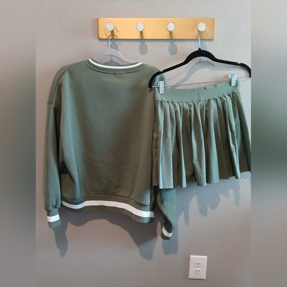 Green Manhattan Tennis Sweater - Picture 3 of 5